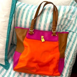 Jessica Simpson bag /purse. Never been used. Great summer bag, pink,orange